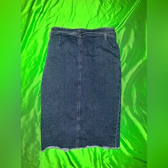 Zara Knee Length Denim Button-Front Skirt size Large - Picture 2 of 5